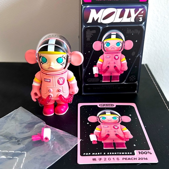 POP MART Other - Pop Mart figurine_ Molly PEACH